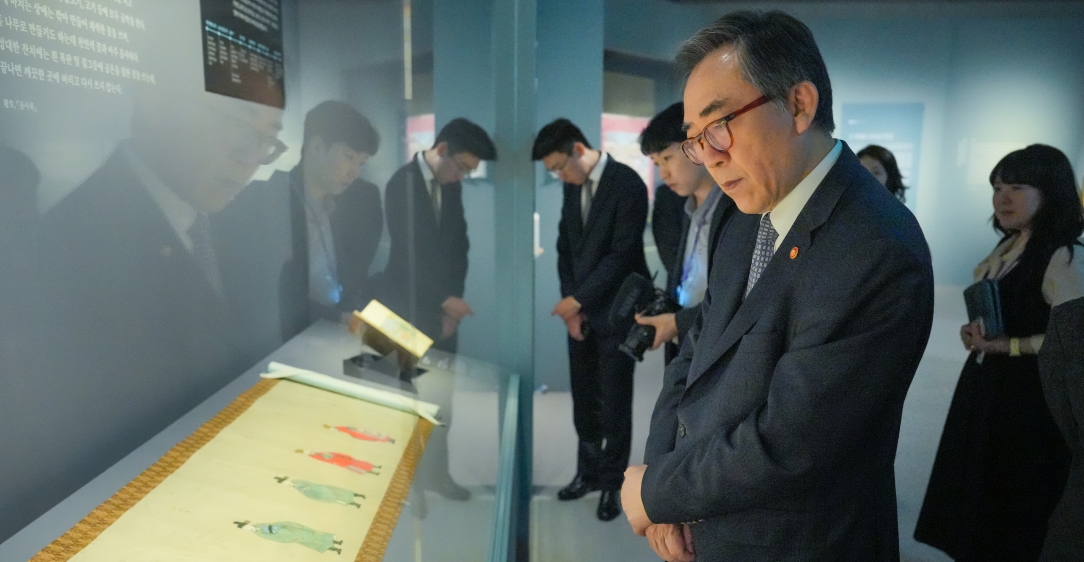 조태열 장관, 한일 국교정상화 60주년 기념 '조선시대 통신사 특별전' 관람