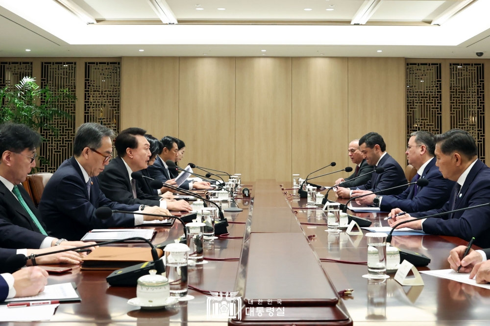 윤석열&nbsp;대통령, 제17차 한-중앙아시아 협력 포럼&nbsp;단체 접견